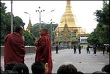 Armed forces blocking access to the Shwedagon Pagoda